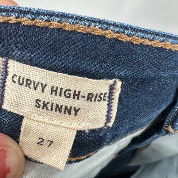 MADEWELL Curvy High-Rise Skinny Jeans in Danny Wash: TENCEL™ Denim // 27 - Picture 11 of 13